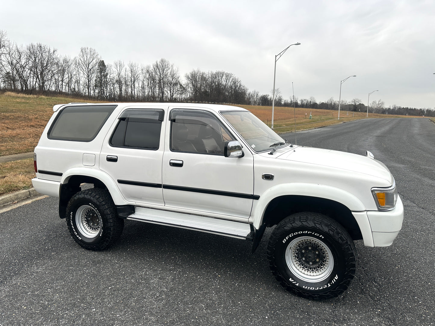 1995 TOYOTA HILUX SURF SSR-X LIMITED - 4WD - TURBO DIESEL — LOT#703