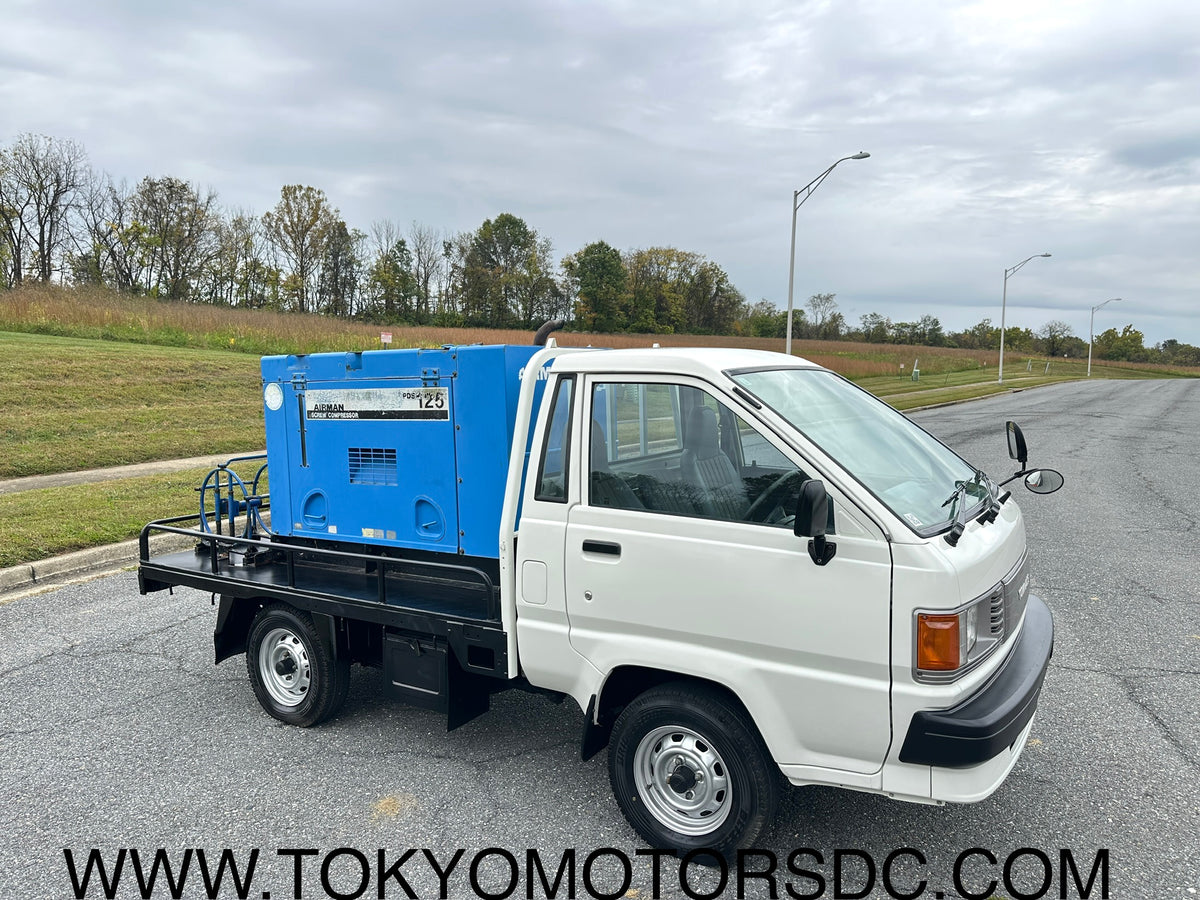 1992 TOYOTA TOWNACE AIR COMPRESSOR TRUCK - DIESEL - 17k MILES — LOT#958