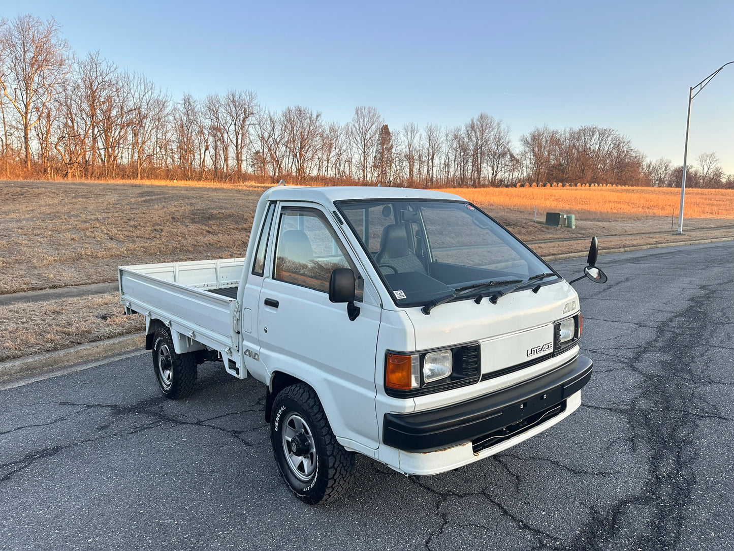 1996 TOYOTA LITEACE YM65 - 4WD - 10,931 Miles - LONG BED VERSION - AIR CONDITIONING — LOT#729