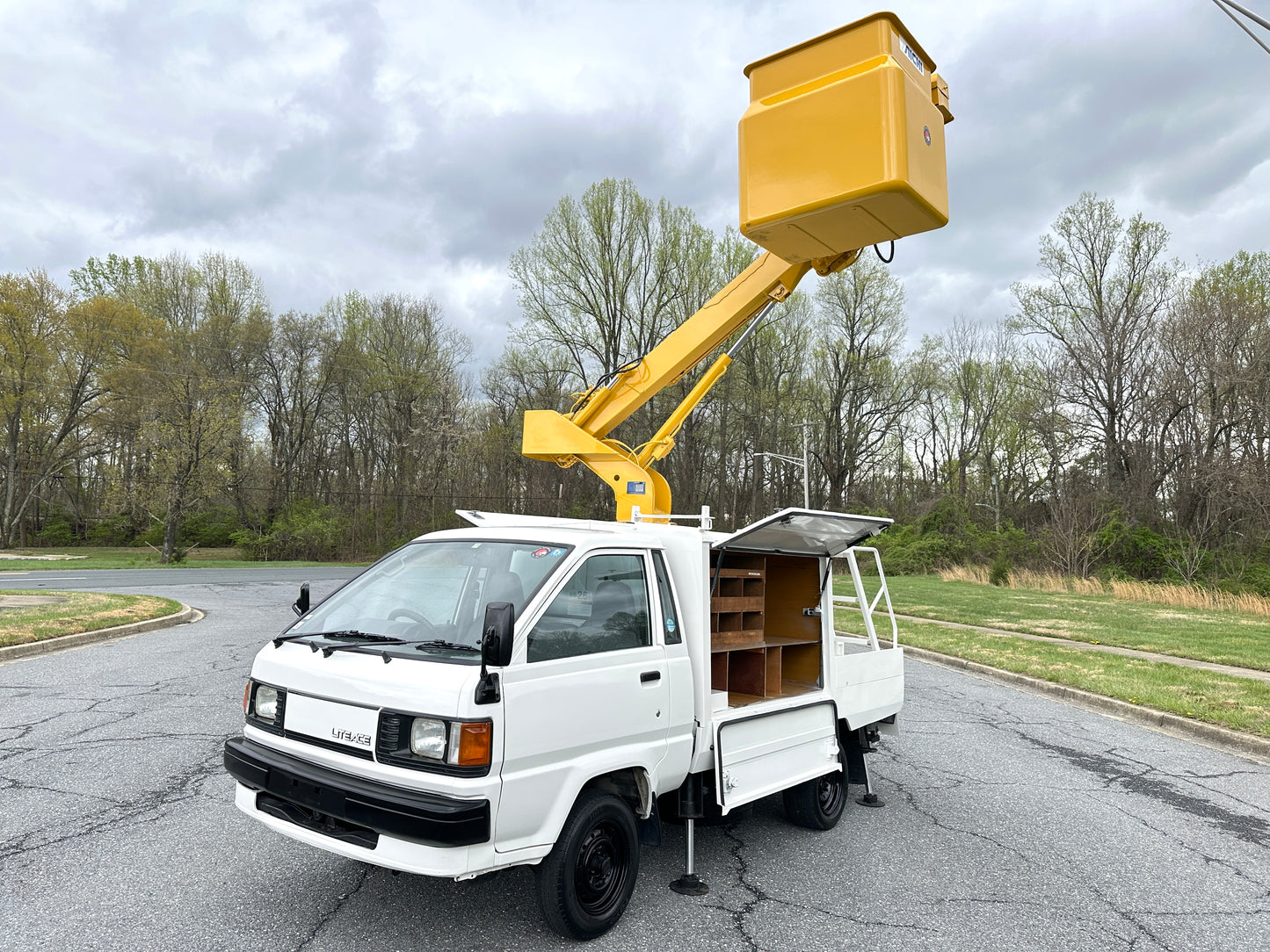 1997 TOYOTA LITEACE AICHI BUCKET TRUCK CM55