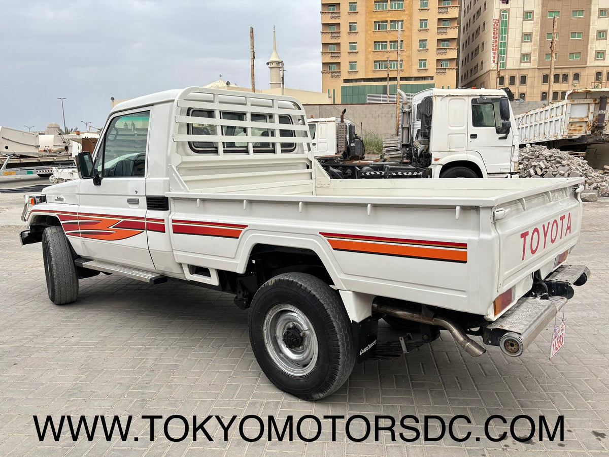 2001 TOYOTA LAND CRUISER LX FZJ79 PICKUP 4WD - “GCC SPEC” - 5 SPEED MANUAL - DUAL FUEL TANKS - FUEL INJECTION