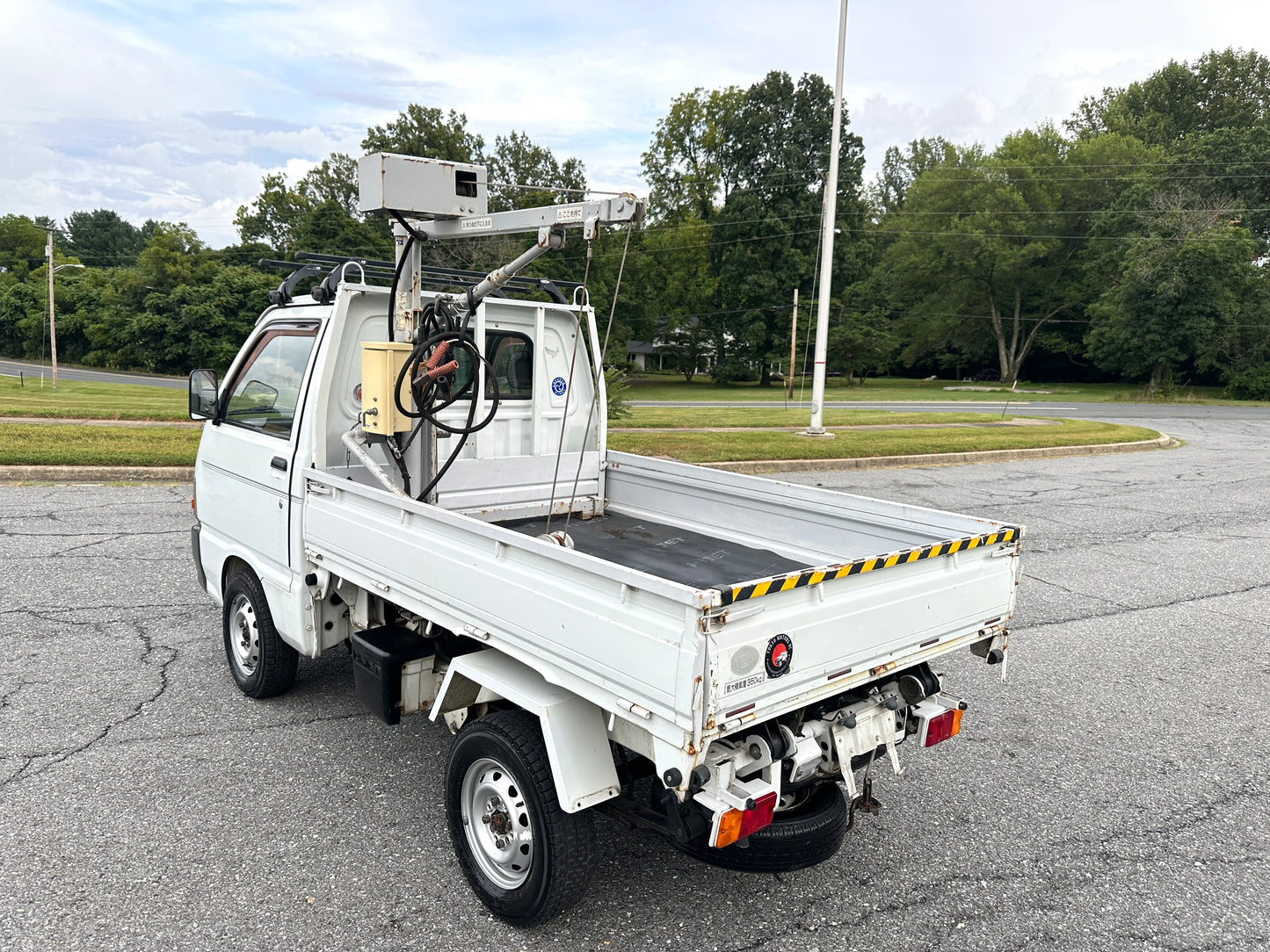 1992 DAIHATSU HIJET 4WD SCISSOR LIFT DUMP WITH CRANE — LOT#637