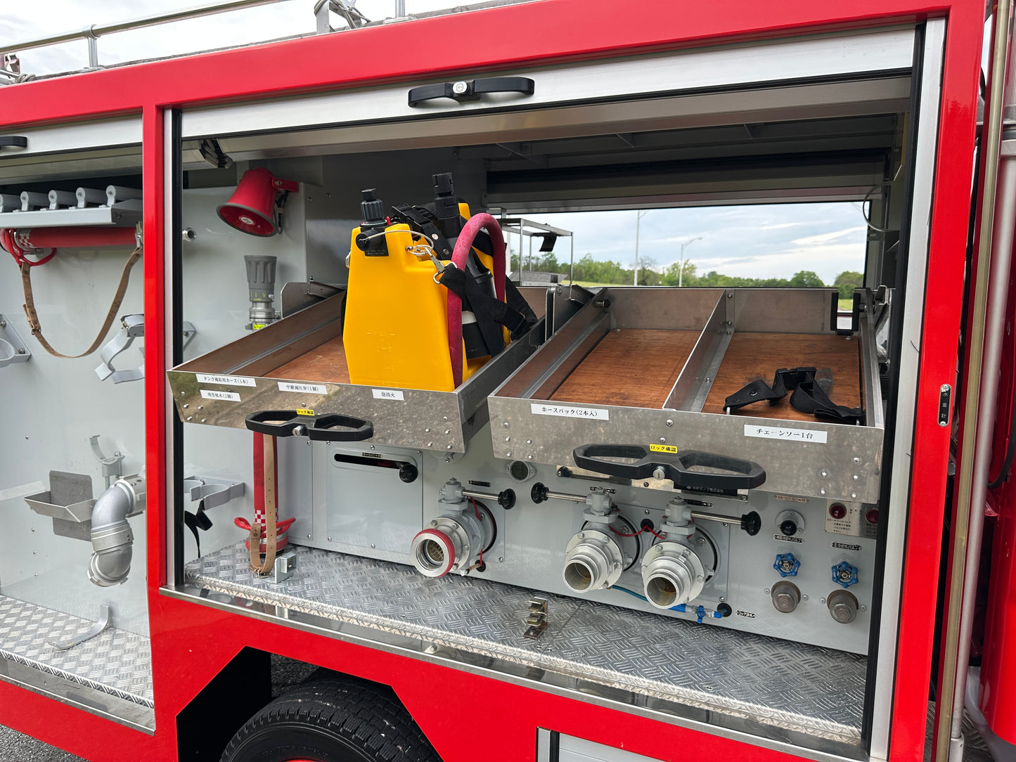 2000 HINO DUTRO 4WD JAPANESE FIRE TRUCK - 4WD - DIESEL - 5,829 MILES - A/C - FULLY FUNCTIONAL — LOT#856