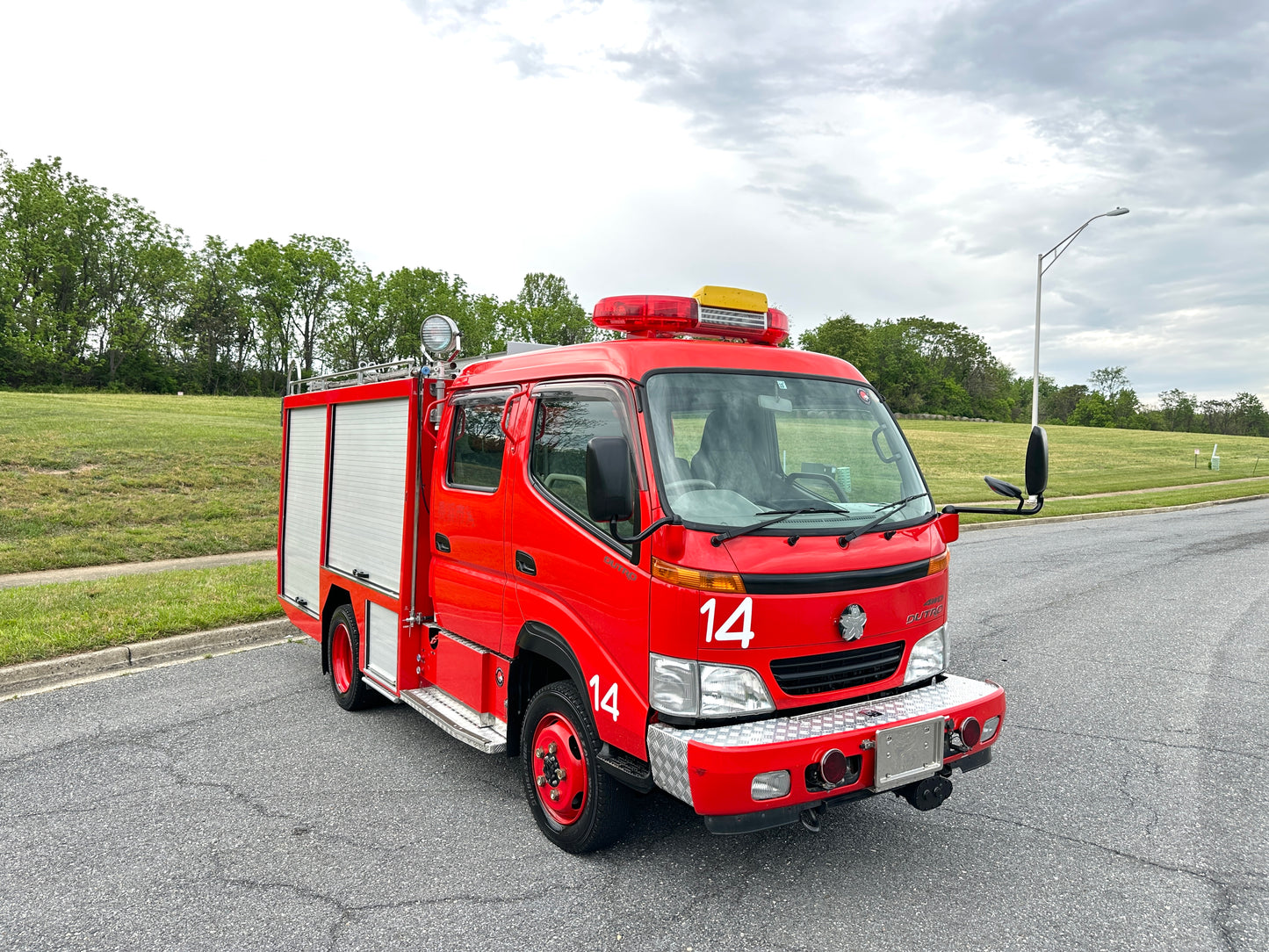 2000 HINO DUTRO 4WD JAPANESE FIRE TRUCK - 4WD - DIESEL - 5,829 MILES - A/C - FULLY FUNCTIONAL — LOT#856