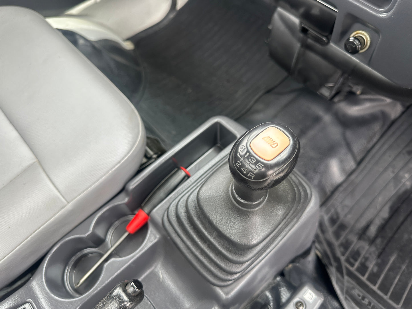 1999 SUBARU SAMBAR 4WD - FUEL INJECTED - A/C - ONLY 29K MILES — LOT#681