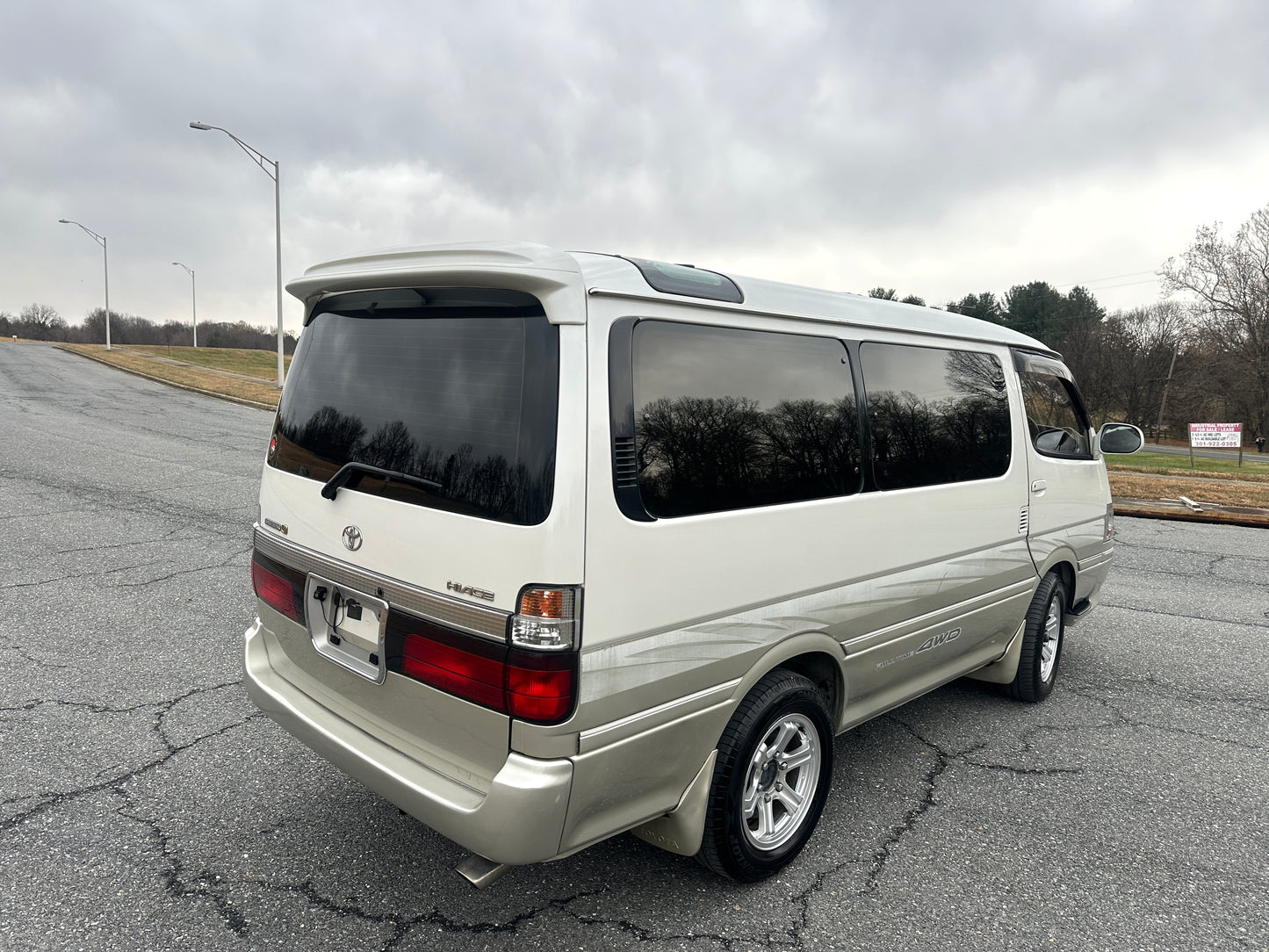 1999 TOYOTA HIACE SUPER CUSTOM LIVING SALOON EX 4WD — INTERCOOLER TURBO DIESEL — LOT#719