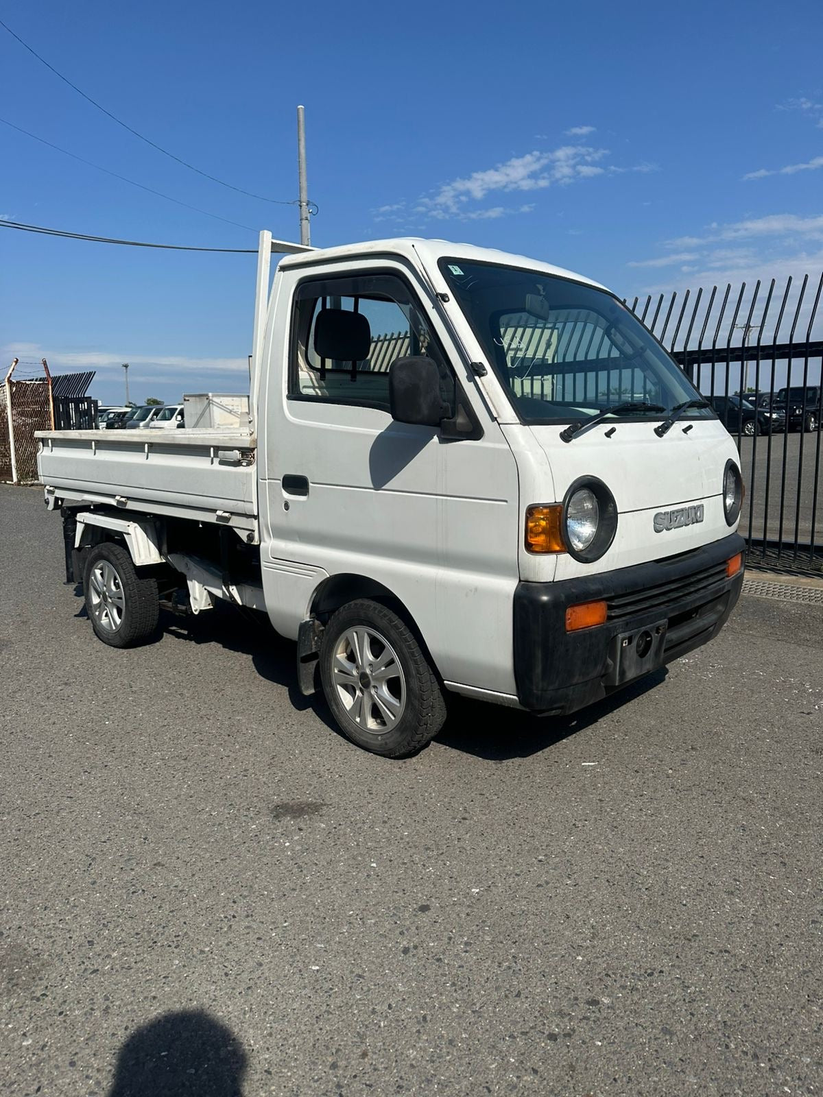 1995 SUZUKI CARRY SCISSOR LIFT DUMP 4WD - A/C - ONLY 8,446 Miles