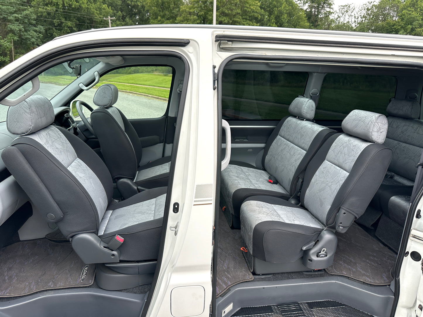 2000 TOYOTA TOURING HIACE - GASOLINE - 47,239 MILES — LOT#765
