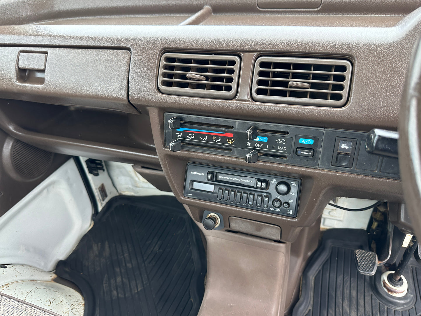 1997 HONDA ACTY TOWN V-HA4 4WD - 5 SPEED - AIR CONDITIONING — LOT#797