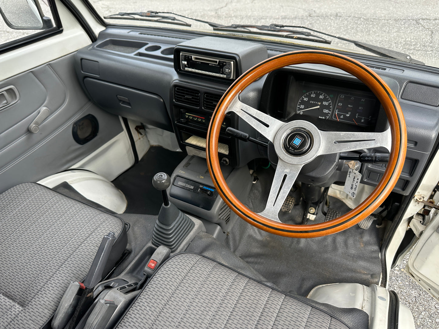 FULLY SERVICED - 1993 DAIHATSU HIJET JUMBO CUSTOM 4WD - AIR CONDITIONING — LOT#707