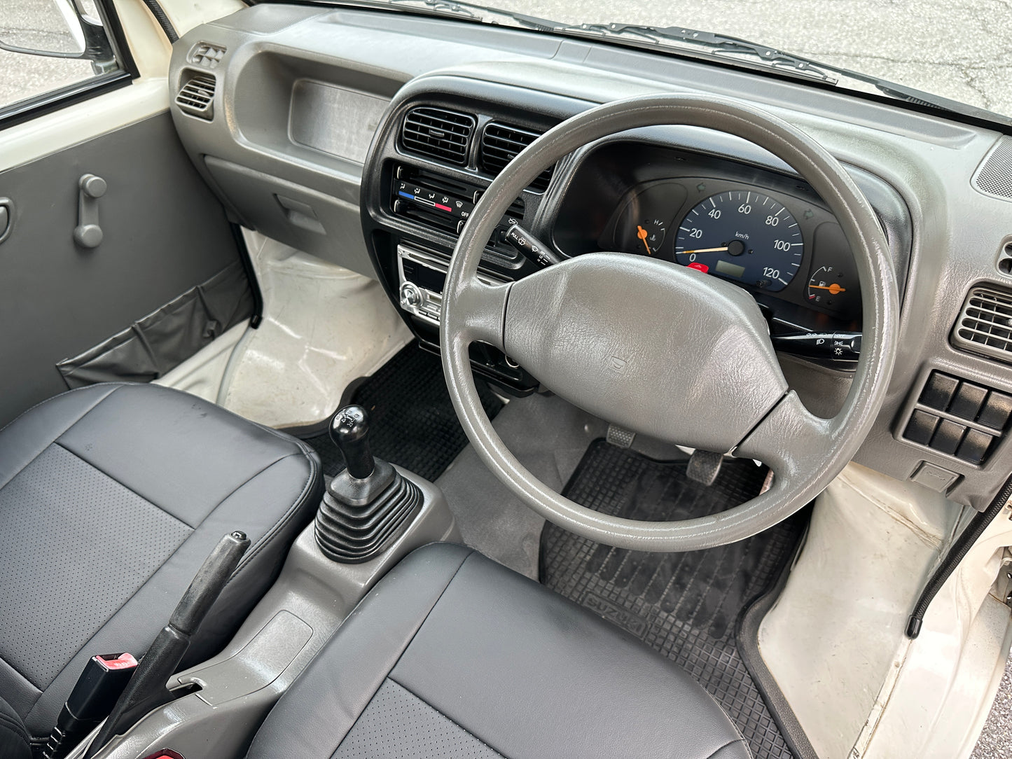 2001 SUZUKI CARRY -FUEL INJECTED- A/C — LOT#870