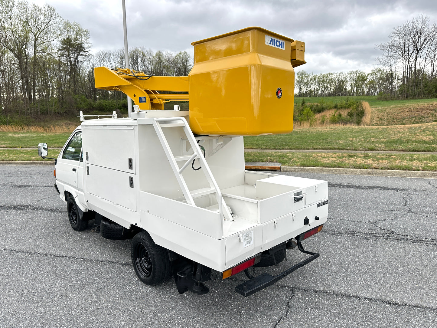 1997 TOYOTA LITEACE AICHI BUCKET TRUCK CM55