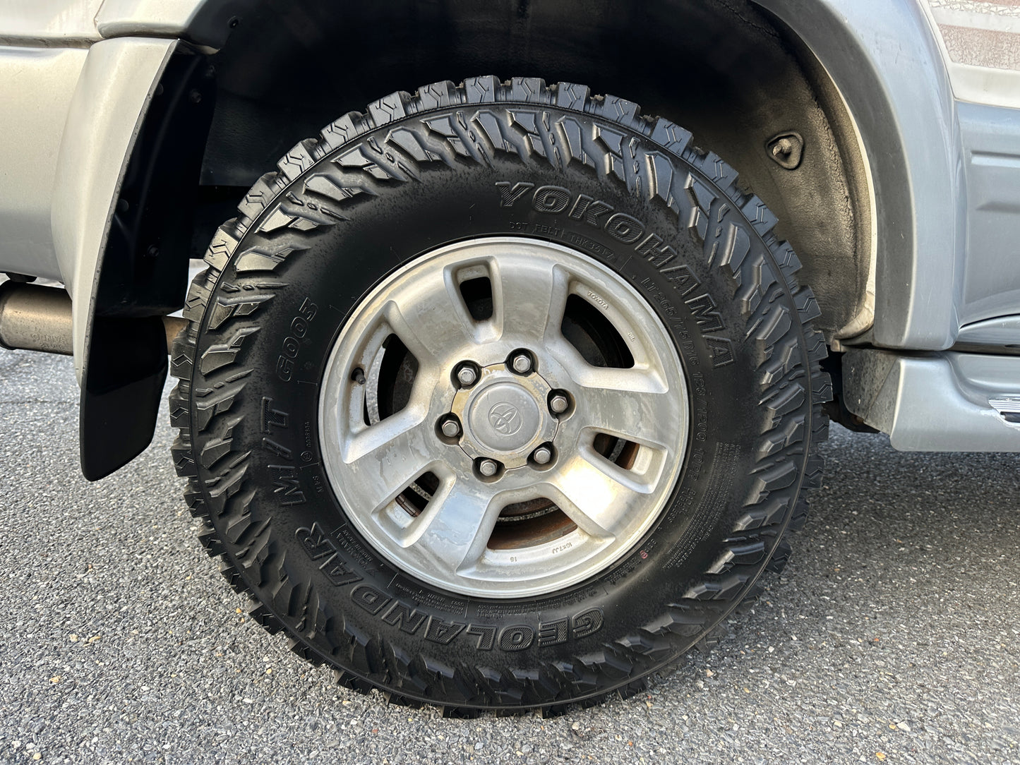 1998 TOYOTA HILUX SURF SSR-G 4x4 - “V6” Gasoline — LOT#851