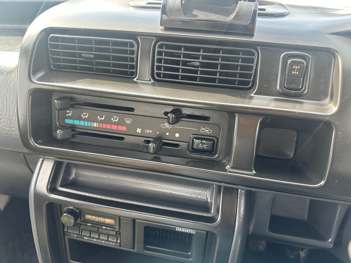 1999 DAIHATSU HIJET DUMP 4WD FUEL INJECTED - 2 SPEED TRANSFERCASE - DIFF LOCK - A/C — LOT#732