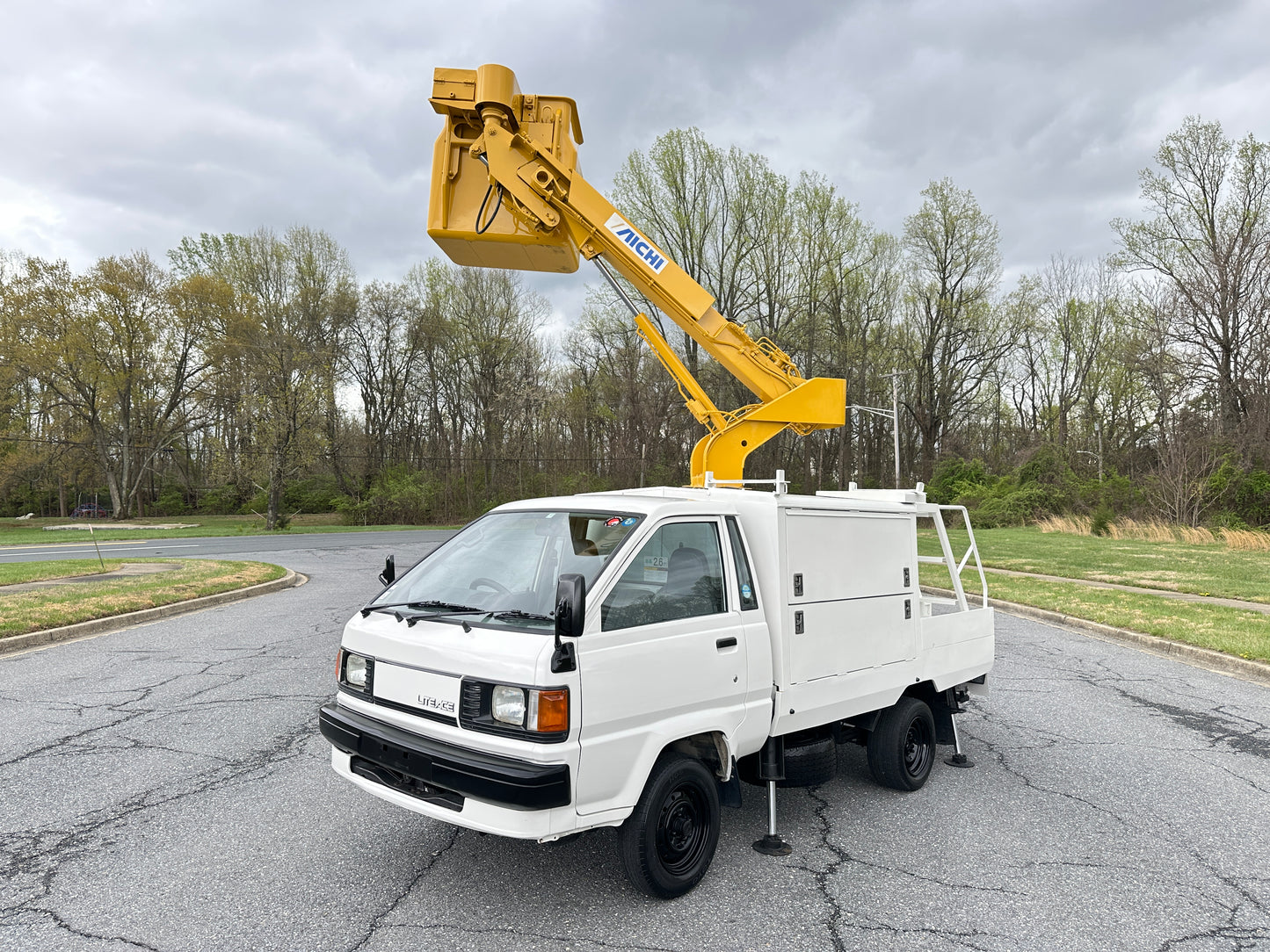 1997 TOYOTA LITEACE AICHI BUCKET TRUCK CM55