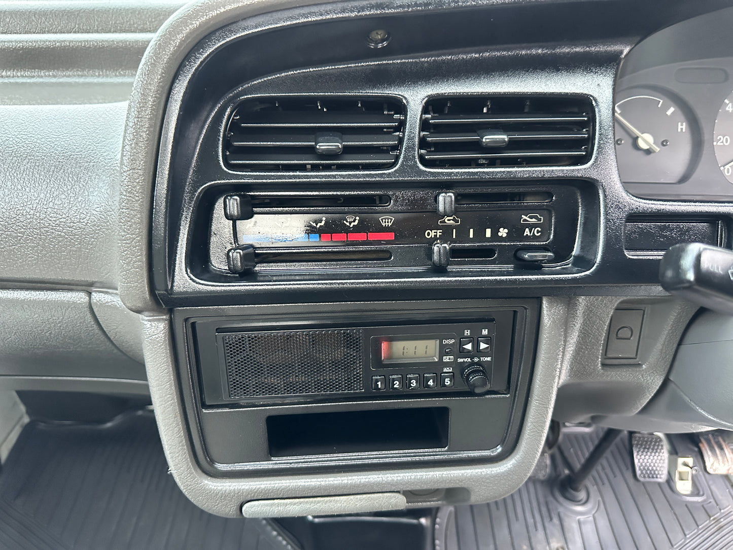 1997 SUZUKI CARRY - 4WD - AXLE LOCK - AIR CONDITIONING — LOT#672