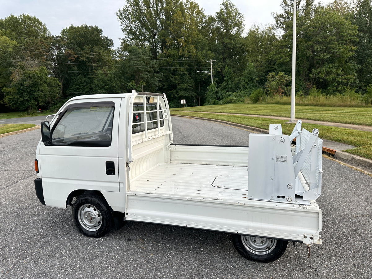 1993 HONDA ACTY SDX 4WD LIFTGATE TRUCK - 5 Speed — LOT#918