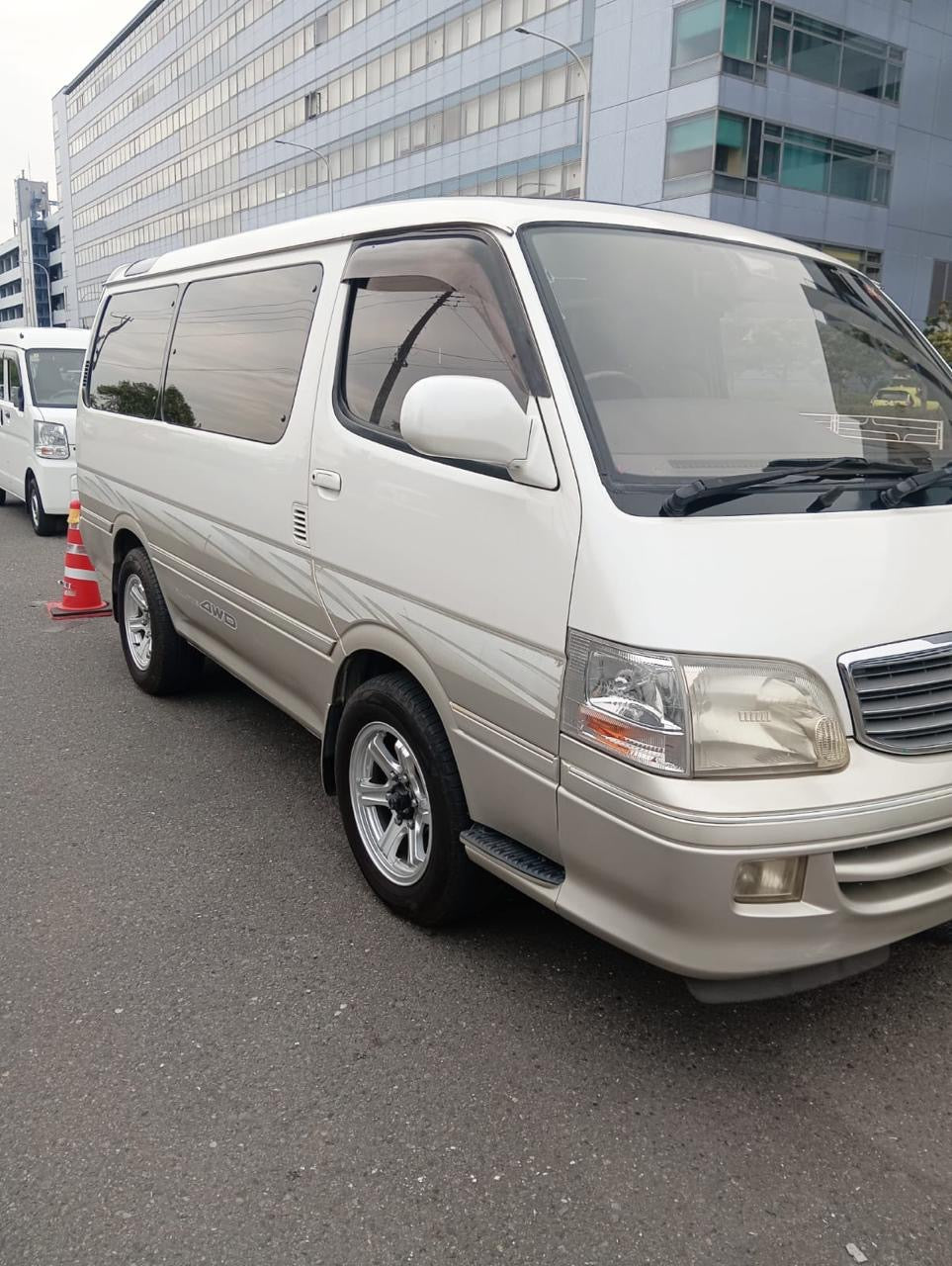 1999 TOYOTA HIACE SUPER CUSTOM LIVING SALOON EX 4WD — INTERCOOLER TURBO DIESEL