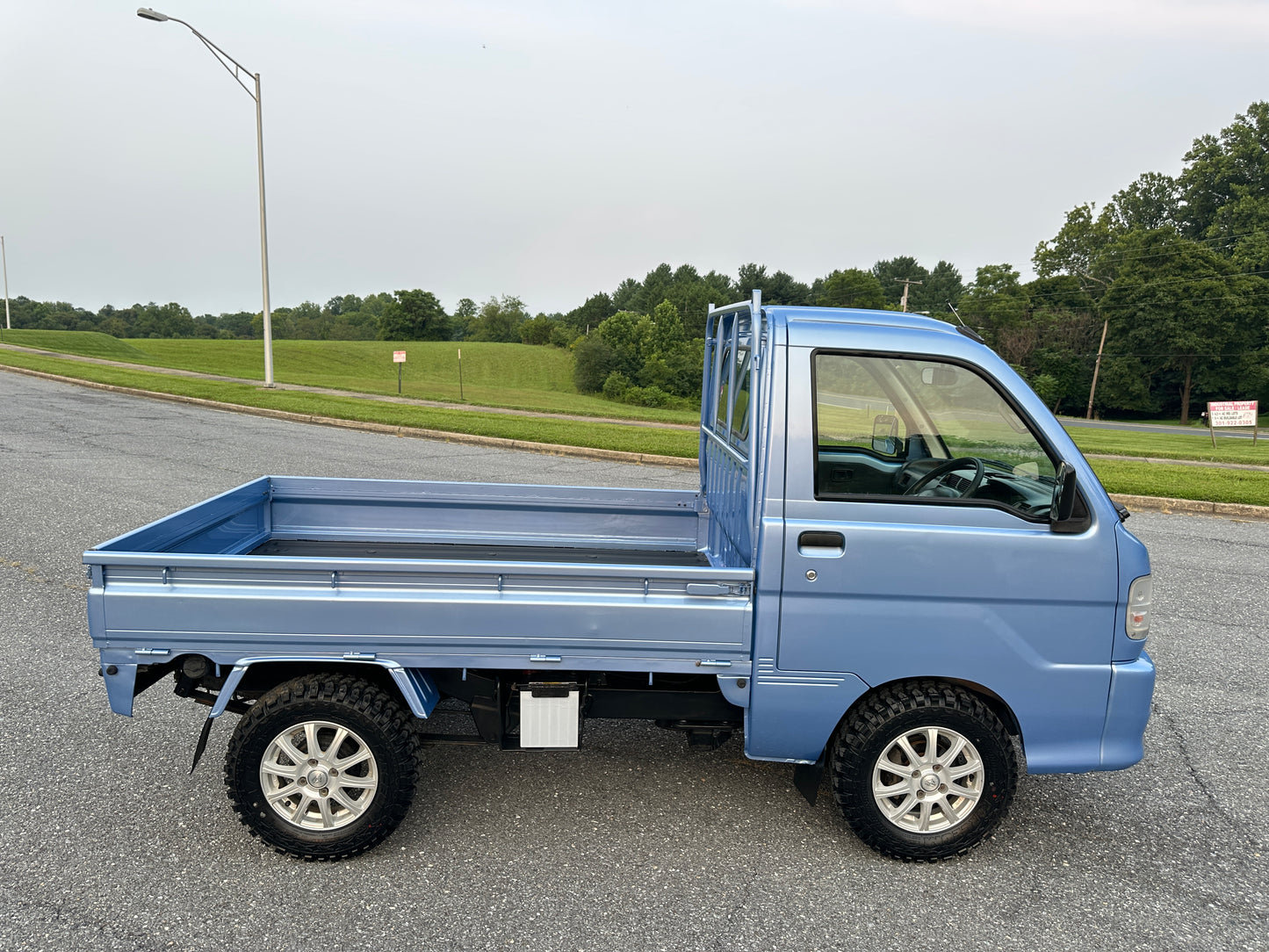 1999 DAIHATSU HIJET GD-S210P 4WD - FUEL INJECTED - 5 SPEED - A/C - CUSTOM PAINTJOB — LOT#890