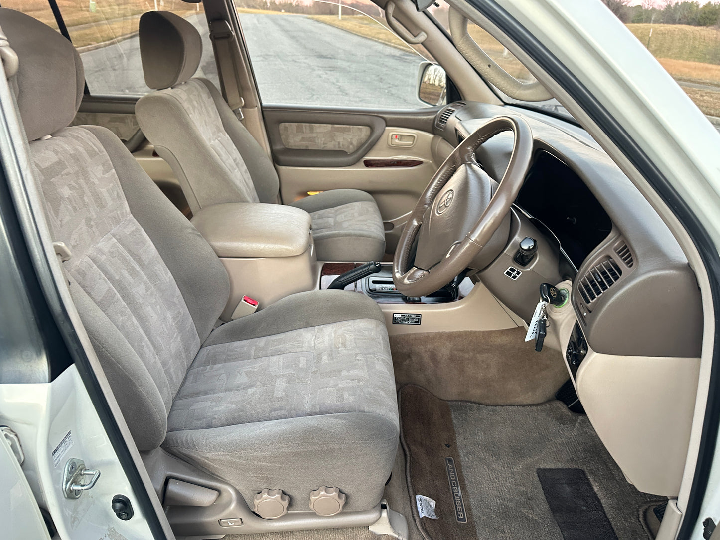 2000 TOYOTA LAND CRUISER VX LIMITED 4WD - “V8” GASOLINE - 82,661 MILES — LOT#724