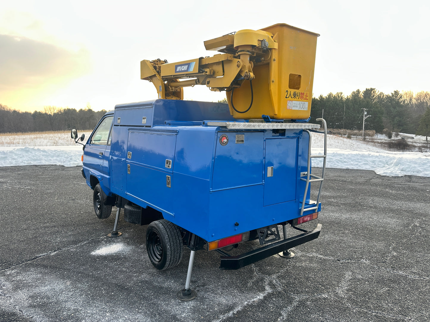 1991 TOYOTA TOWNACE AICHI BUCKET TRUCK - DIESEL — LOT#784