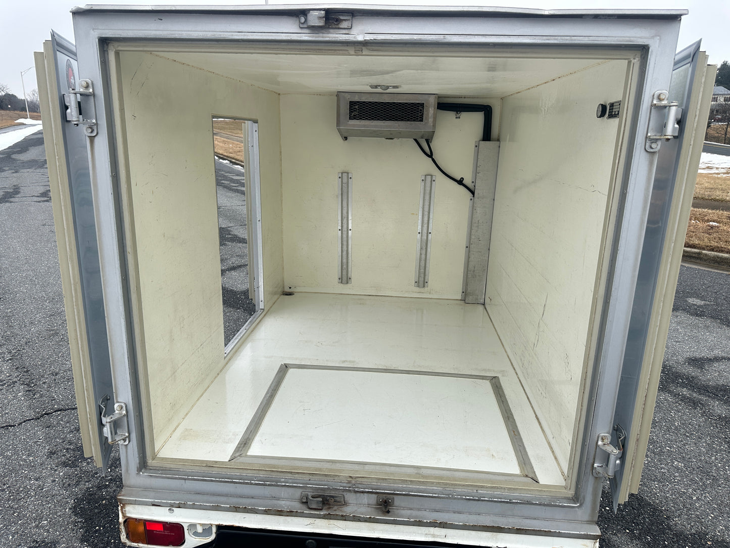 1999 SUBARU SAMBAR FREEZER TRUCK 4WD - 5 SPEED - A/C — LOT#782