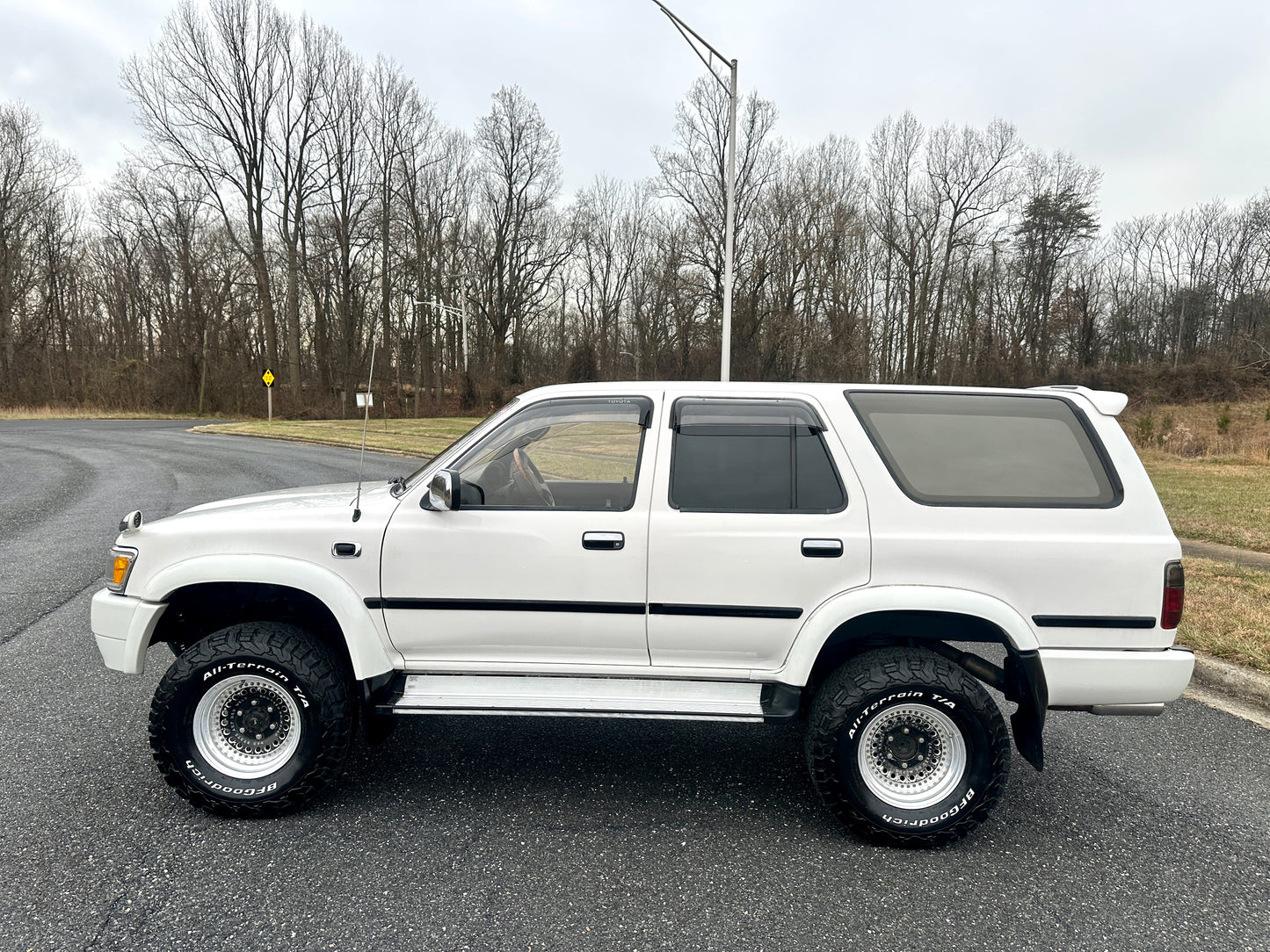 1995 TOYOTA HILUX SURF SSR-X LIMITED - 4WD - TURBO DIESEL — LOT#703