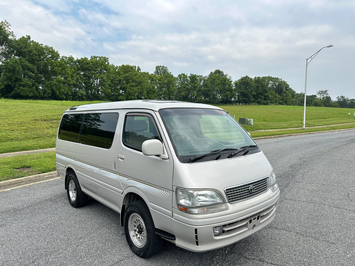 1998 TOYOTA HIACE SUPER CUSTOM G KZH106 4WD - TURBO DIESEL — LOT#722