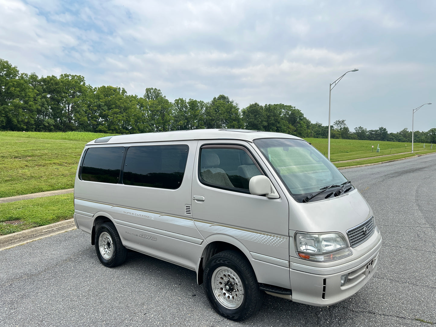 1998 TOYOTA HIACE SUPER CUSTOM G KZH106 4WD - TURBO DIESEL — LOT#722