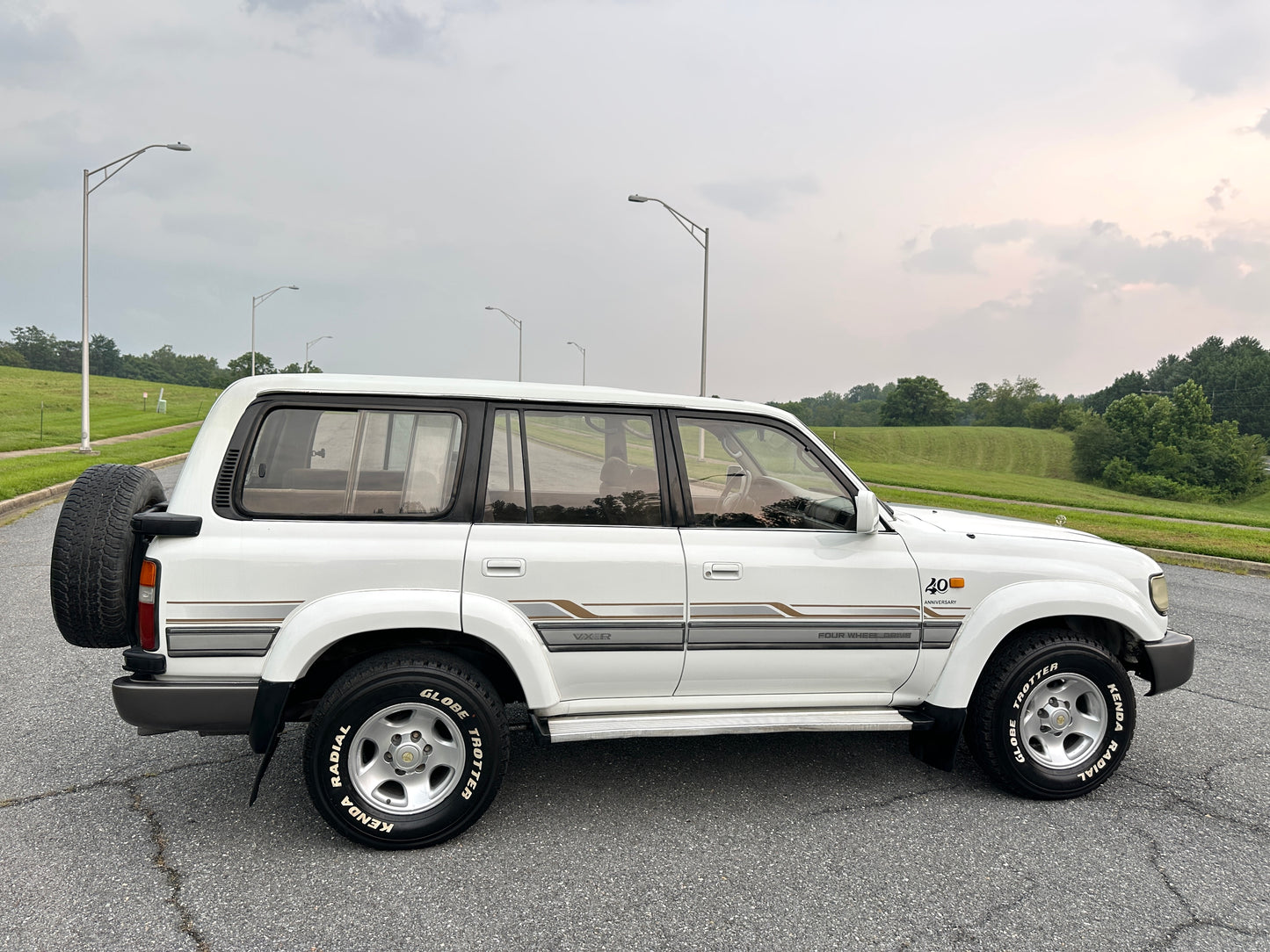 1997 TOYOTA LAND CRUISER FZJ80 VX-R 4WD - GCC SPEC - LEFT HAND DRIVE - 5 SPEED MANUAL - TRIPLE LOCKED - 56,203 Miles — LOT#859