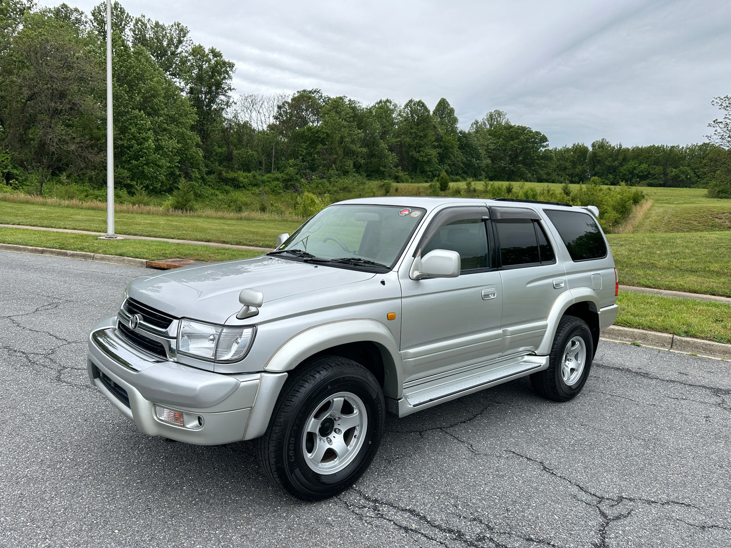 2001 TOYOTA HILUX SURF SSR-X 4WD - 4 Cylinder Gasoline — LOT#905
