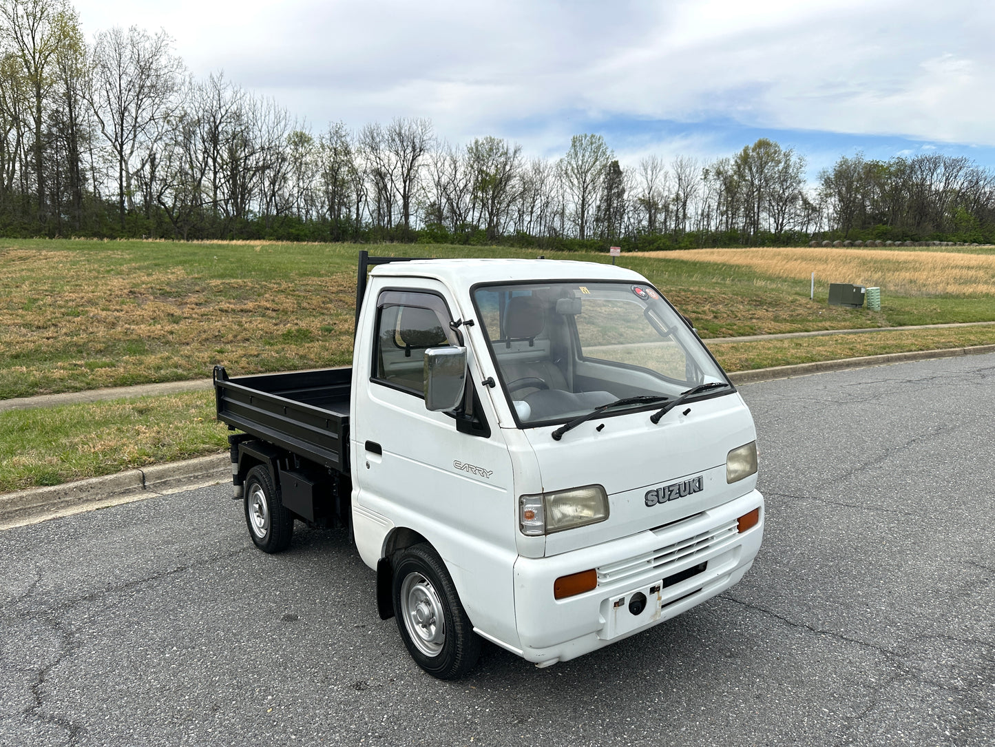 1992 SUZUKI CARRY SCISSOR-LIFT DUMP TRUCK 4WD - 5 SPEED - A/C — LOT#766