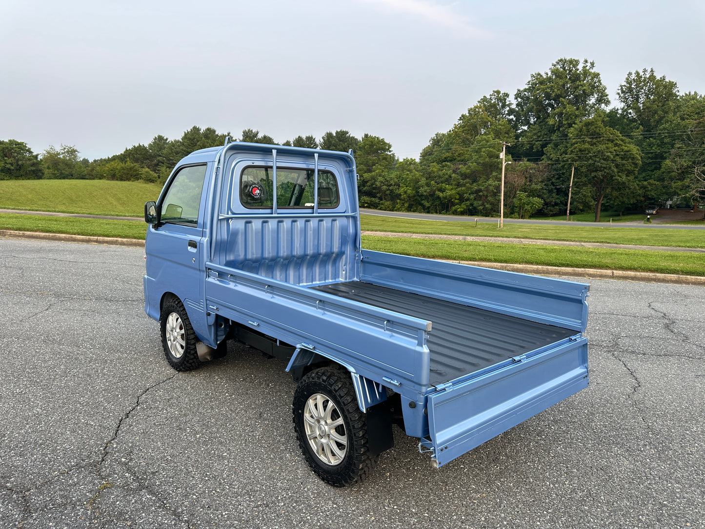 1999 DAIHATSU HIJET GD-S210P 4WD - FUEL INJECTED - 5 SPEED - A/C - CUSTOM PAINTJOB — LOT#890
