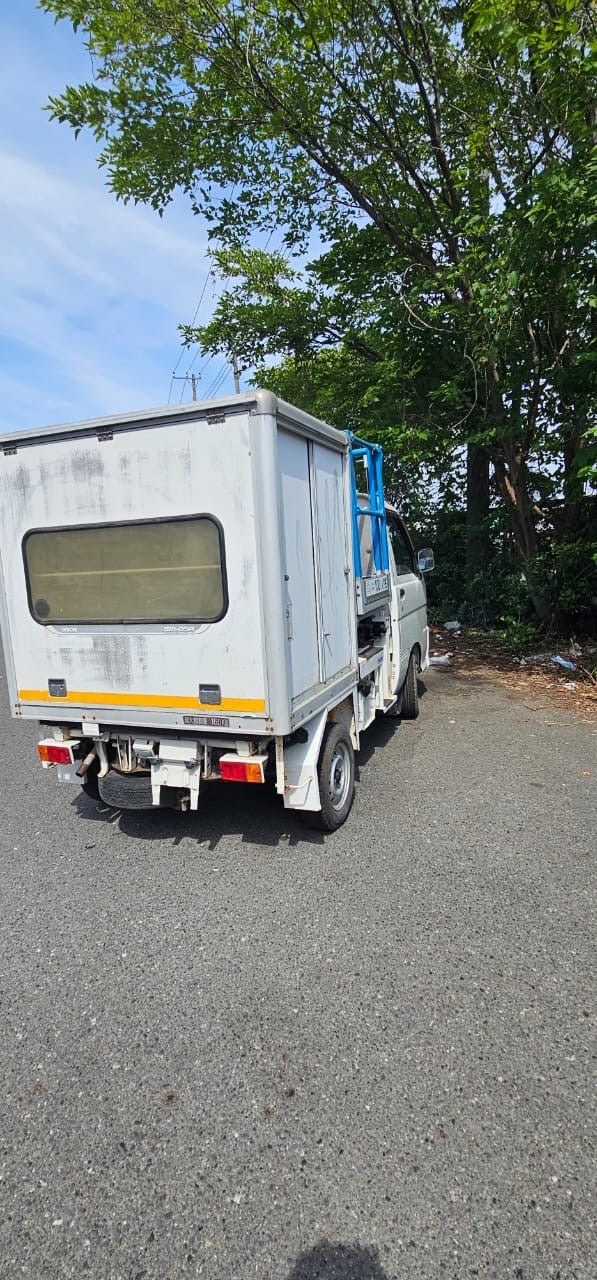 VERY RARE! 2001 DAIHATSU HIJET AERIAL WORK PLATFORM TRUCK 4WD - PTO OPERATED AICHI BOOM WITH STABILIZERS