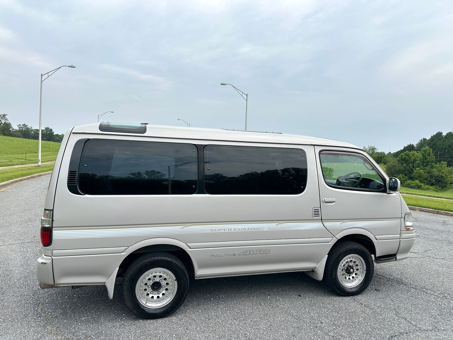 1998 TOYOTA HIACE SUPER CUSTOM G KZH106 4WD - TURBO DIESEL — LOT#722