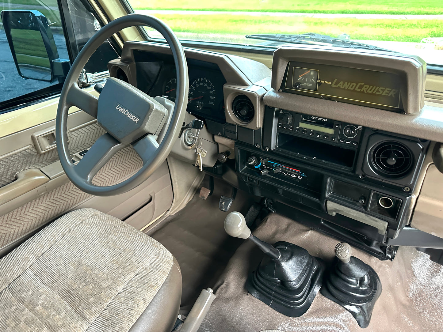 1999 TOYOTA LAND CRUISER FZJ75 PICKUP 4WD - GCC SPEC - LEFT HAND DRIVE - 5 SPEED MANUAL — LOT#857