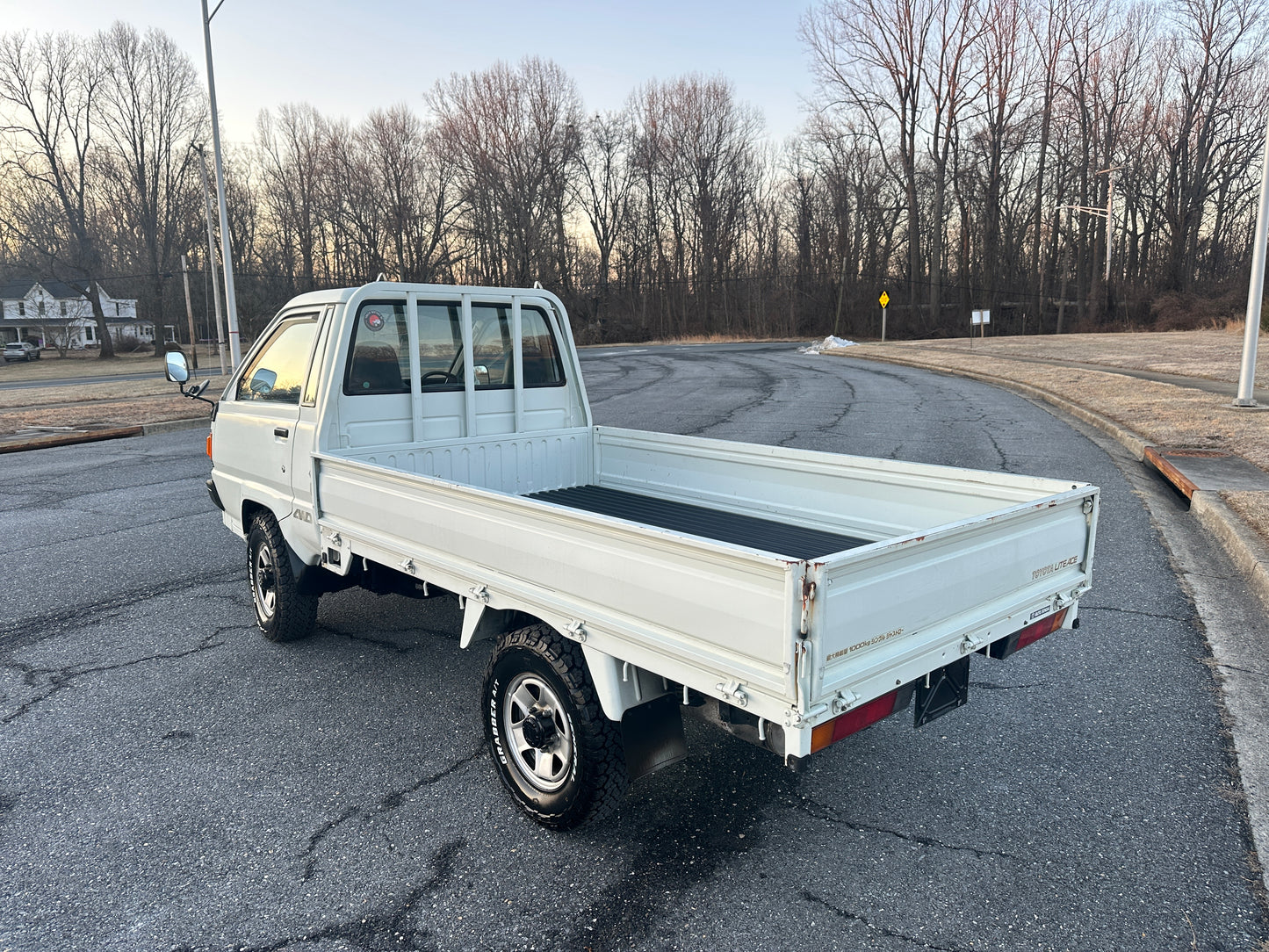 1996 TOYOTA LITEACE YM65 - 4WD - 10,931 Miles - LONG BED VERSION - AIR CONDITIONING — LOT#729