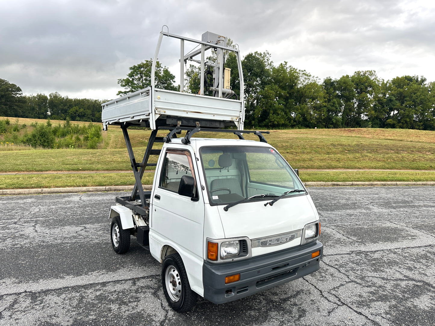 1992 DAIHATSU HIJET 4WD SCISSOR LIFT DUMP WITH CRANE — LOT#637