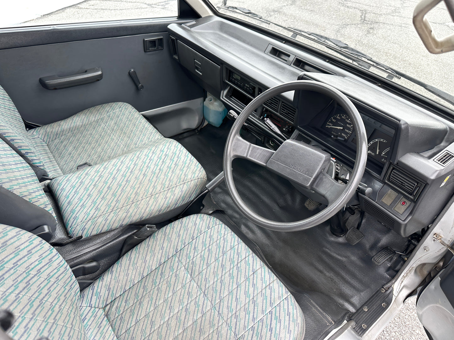 1996 TOYOTA TOWNACE CRANE TRUCK - DIESEL - A/C - 14k Miles — LOT#726