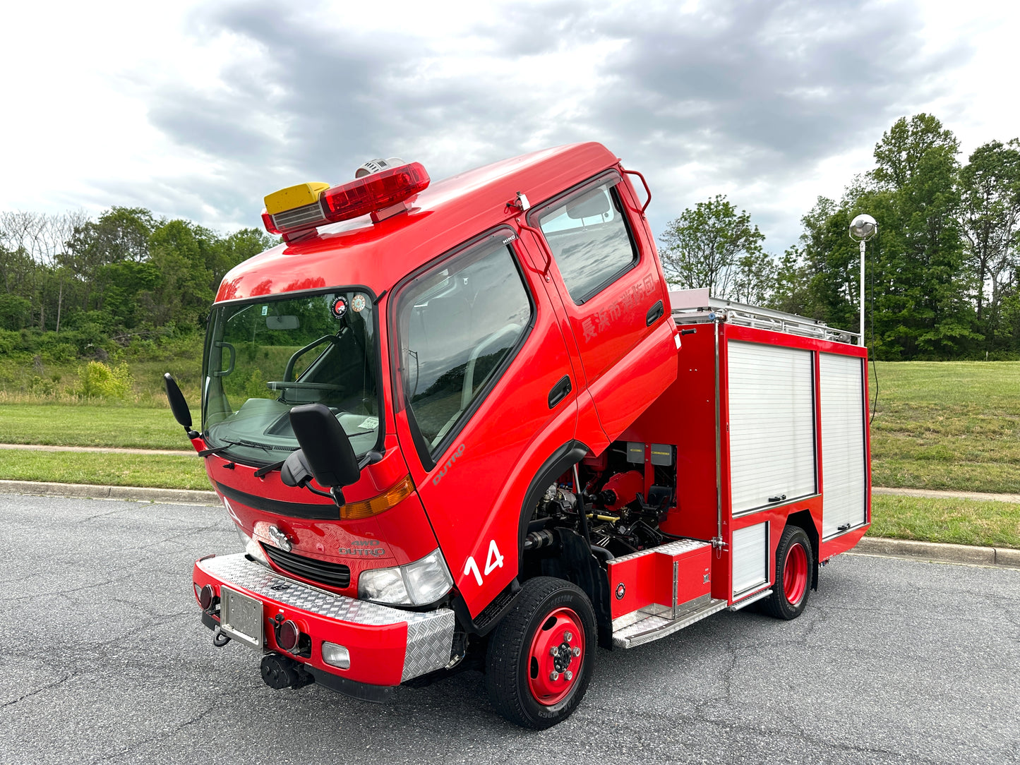 2000 HINO DUTRO 4WD JAPANESE FIRE TRUCK - 4WD - DIESEL - 5,829 MILES - A/C - FULLY FUNCTIONAL — LOT#856