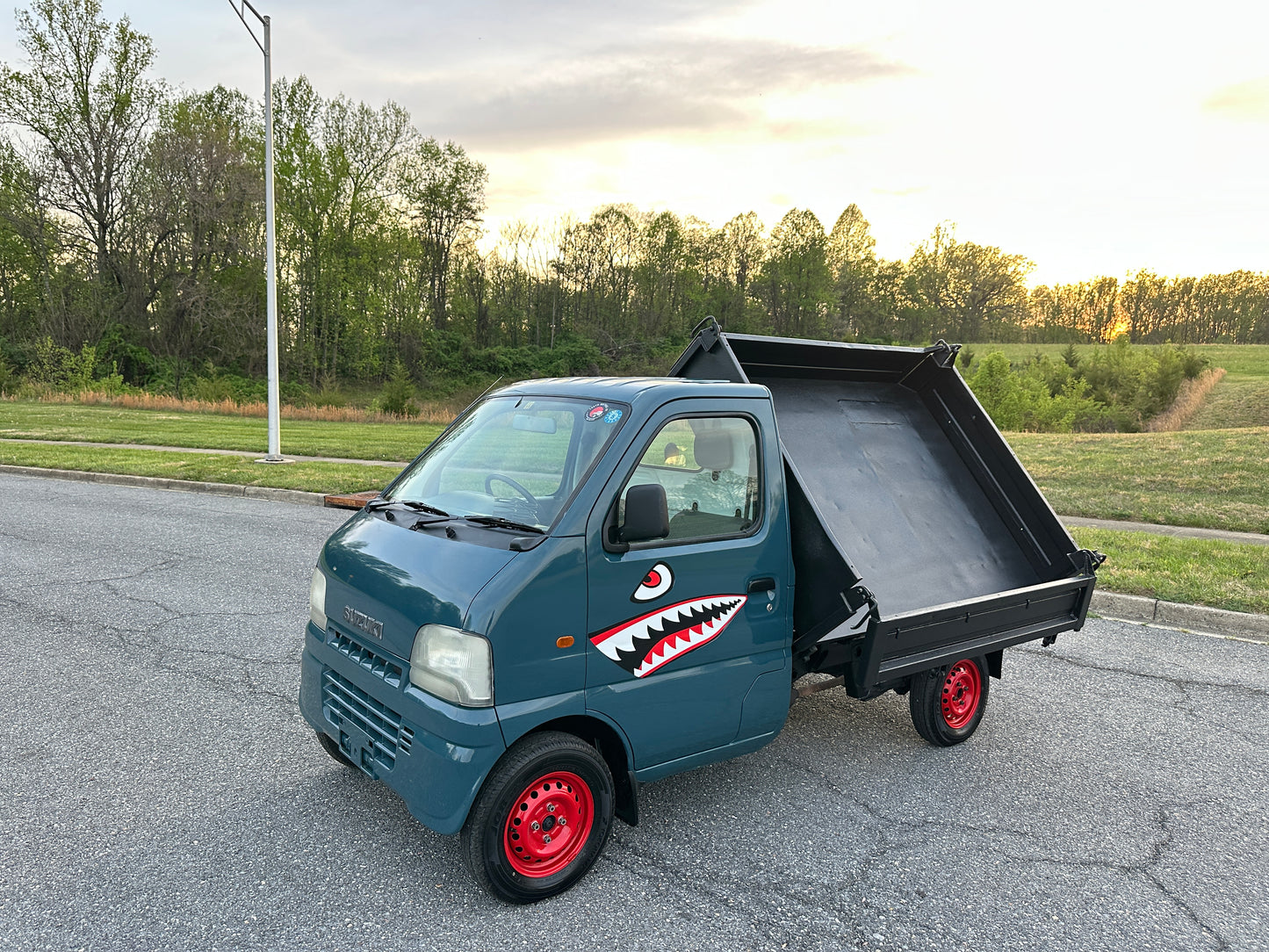 2000 SUZUKI CARRY 3-WAY DUMP TRUCK - 4WD - FUEL INJECTED- A/C - CUSTOM PAINTED — LOT#774
