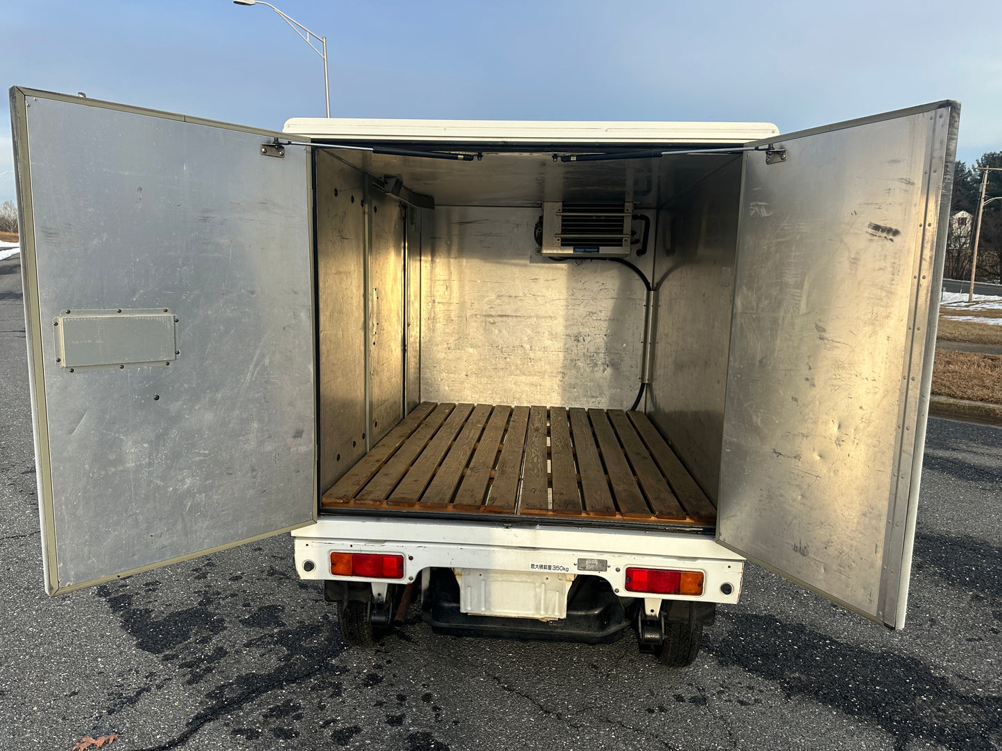 1996 SUZUKI CARRY FREEZER TRUCK - 25k MILES - A/C — LOT#780