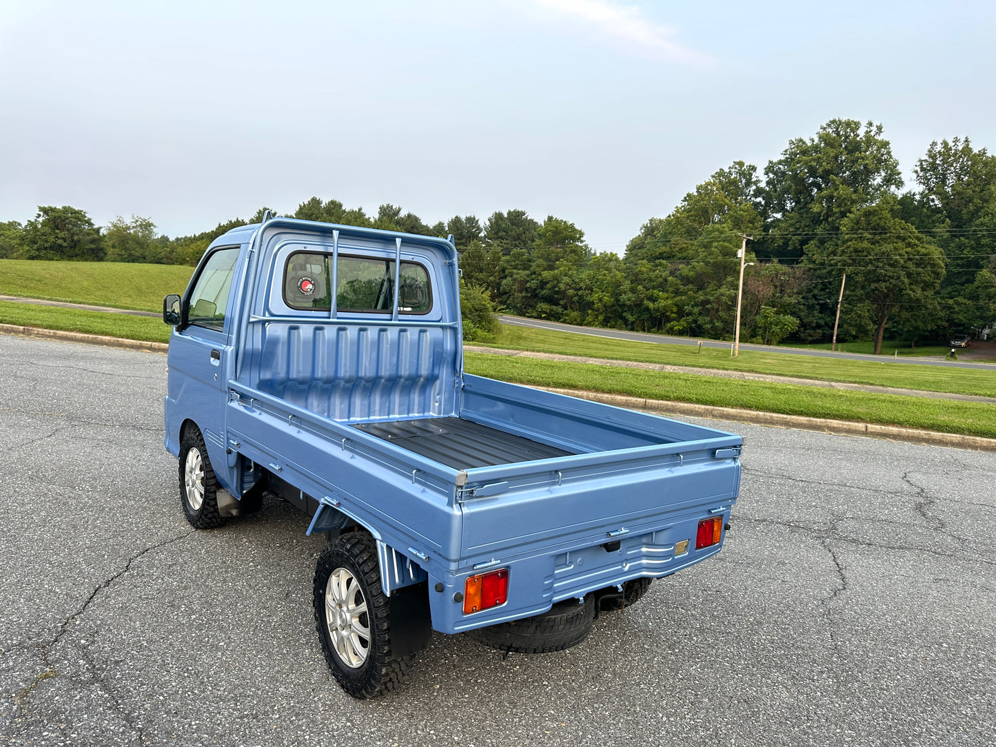 1999 DAIHATSU HIJET GD-S210P 4WD - FUEL INJECTED - 5 SPEED - A/C - CUSTOM PAINTJOB — LOT#890