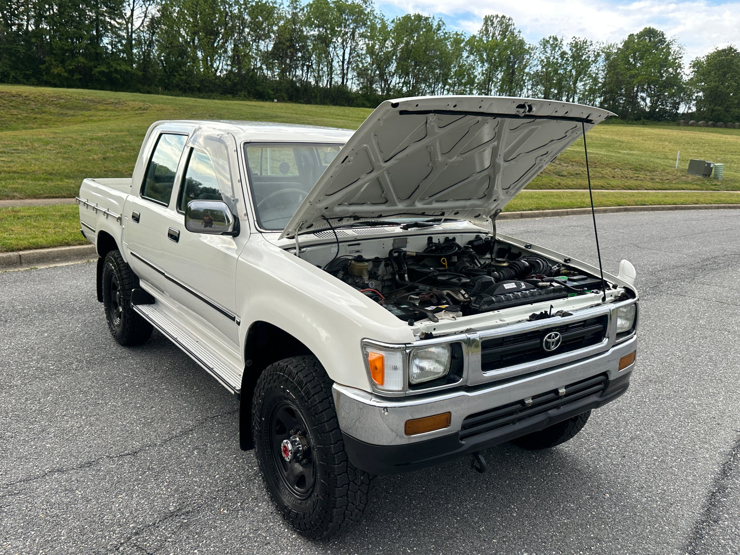1992 TOYOTA HILUX SSR LN107 DOUBLE CAB PICKUP - DIESEL - 4x4 - 5 SPEED MANUAL - FULLY SERVICED - LOT#757