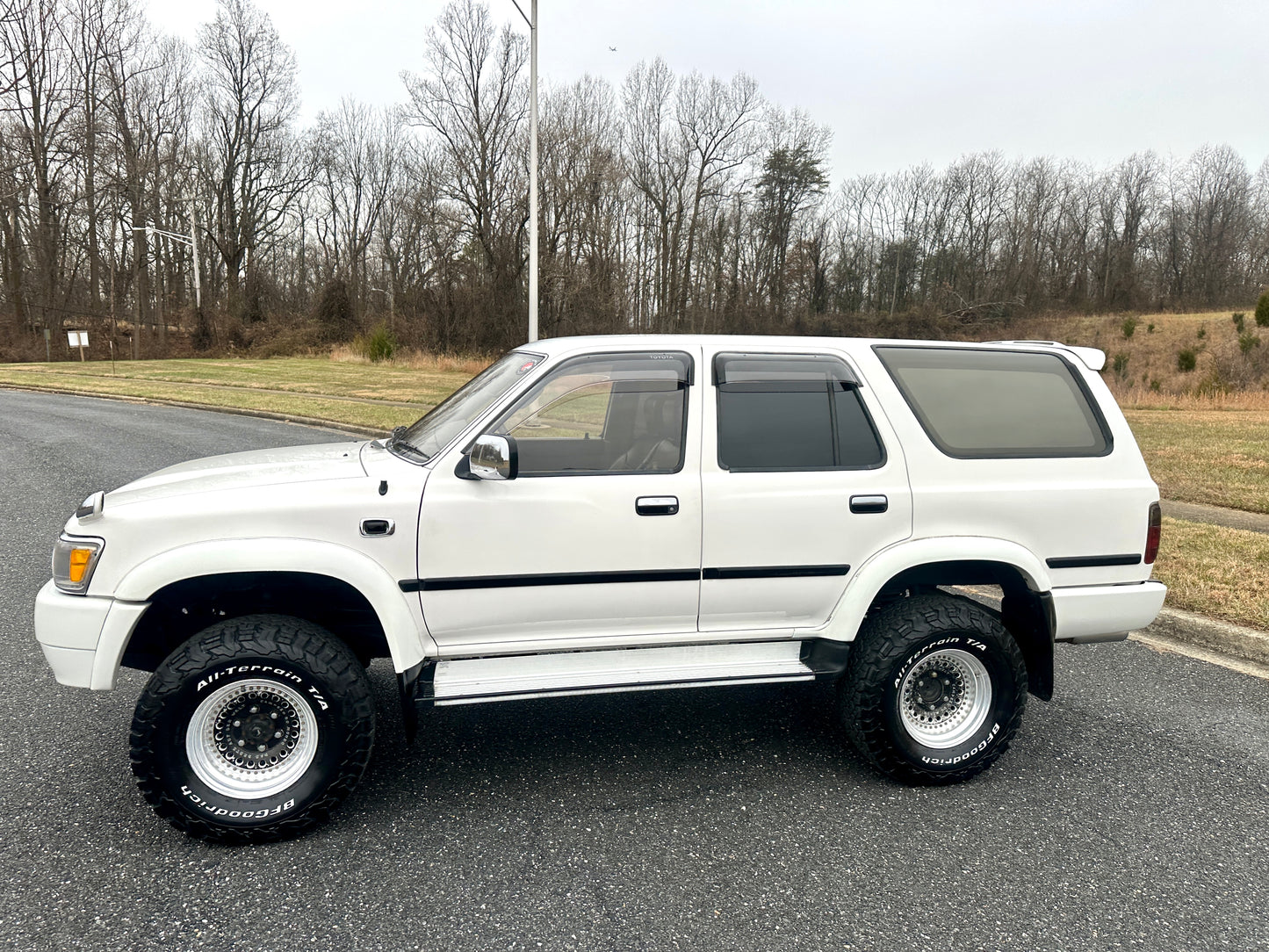 1995 TOYOTA HILUX SURF SSR-X LIMITED - 4WD - TURBO DIESEL — LOT#703
