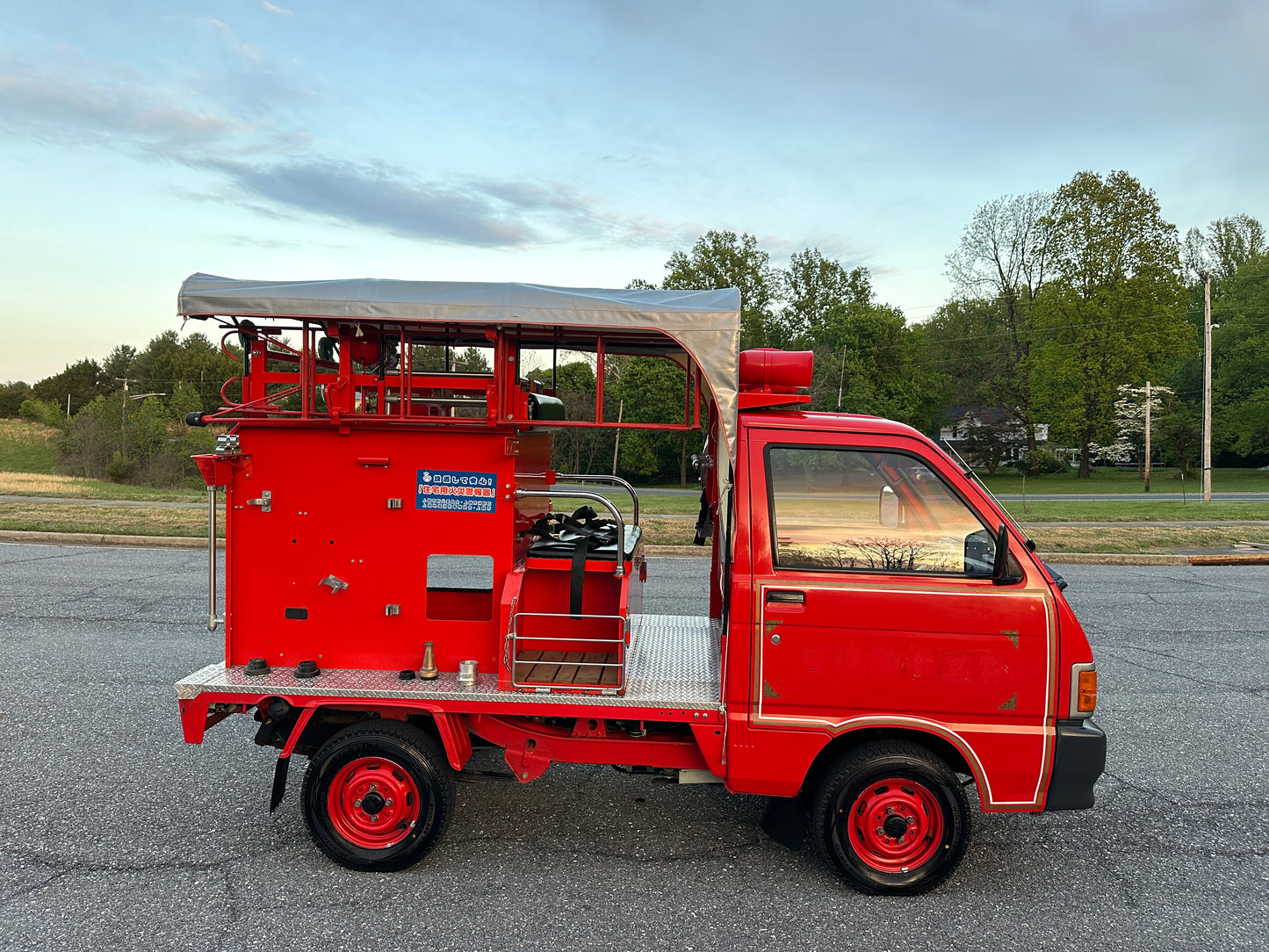1992 DAIHATSU HIJET FIRE TRUCK 4WD V-S83P - 3,575 MILES - WORKING SIREN, EMERGENCY LIGHTS & PA SYSTEM — LOT#880