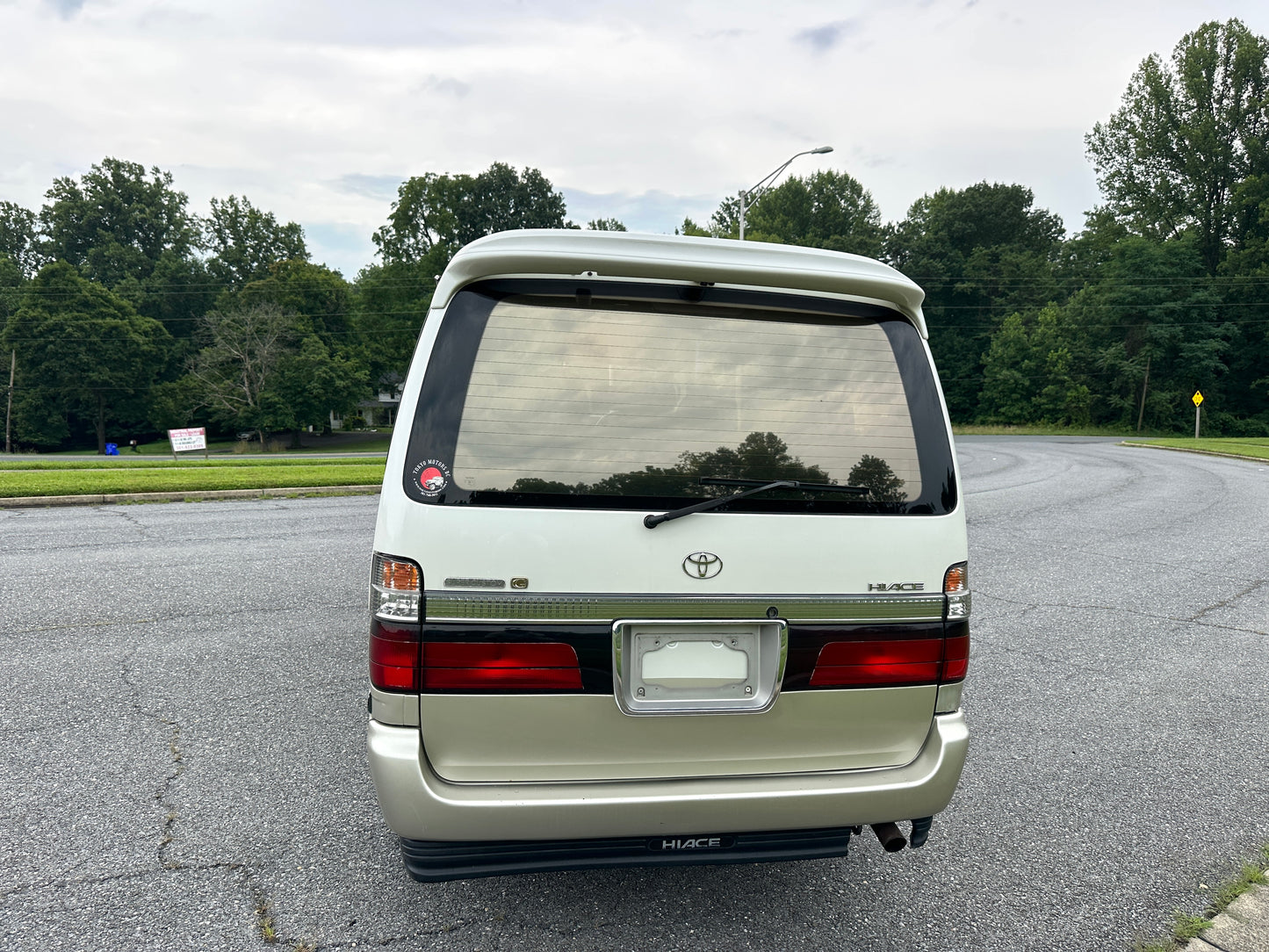 1999 TOYOTA HIACE SUPER CUSTOM LIVING SALOON EX 4WD - INTERCOOLED TURBO DIESEL — LOT#909
