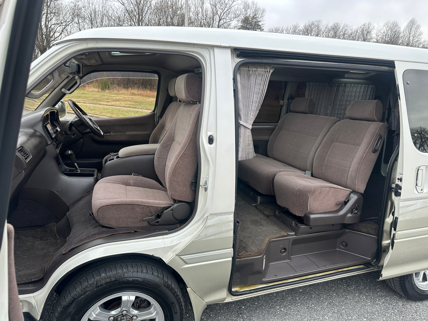 1999 TOYOTA HIACE SUPER CUSTOM LIVING SALOON EX 4WD — INTERCOOLER TURBO DIESEL — LOT#719