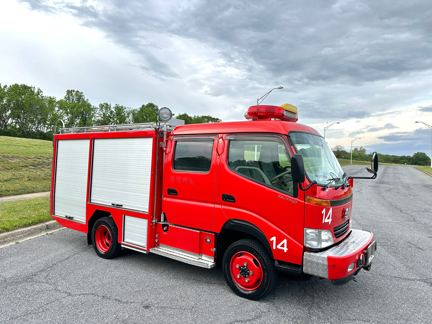 2000 HINO DUTRO 4WD JAPANESE FIRE TRUCK - 4WD - DIESEL - 5,829 MILES - A/C - FULLY FUNCTIONAL — LOT#856