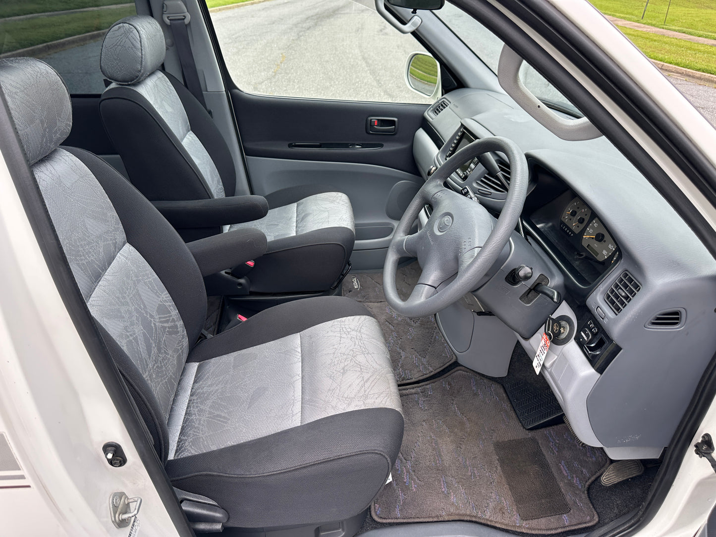 2000 TOYOTA TOURING HIACE - GASOLINE - 47,239 MILES — LOT#765